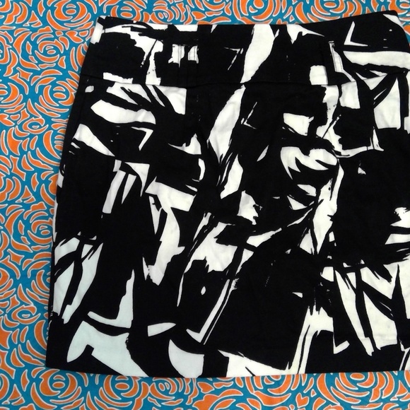 Abstract Mini Skirt - Picture 2 of 2